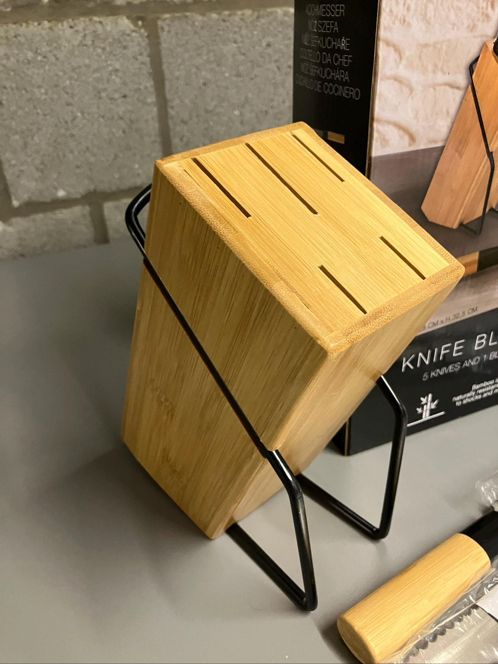 Bamboo cutting block with 5 knives included new – photo 2